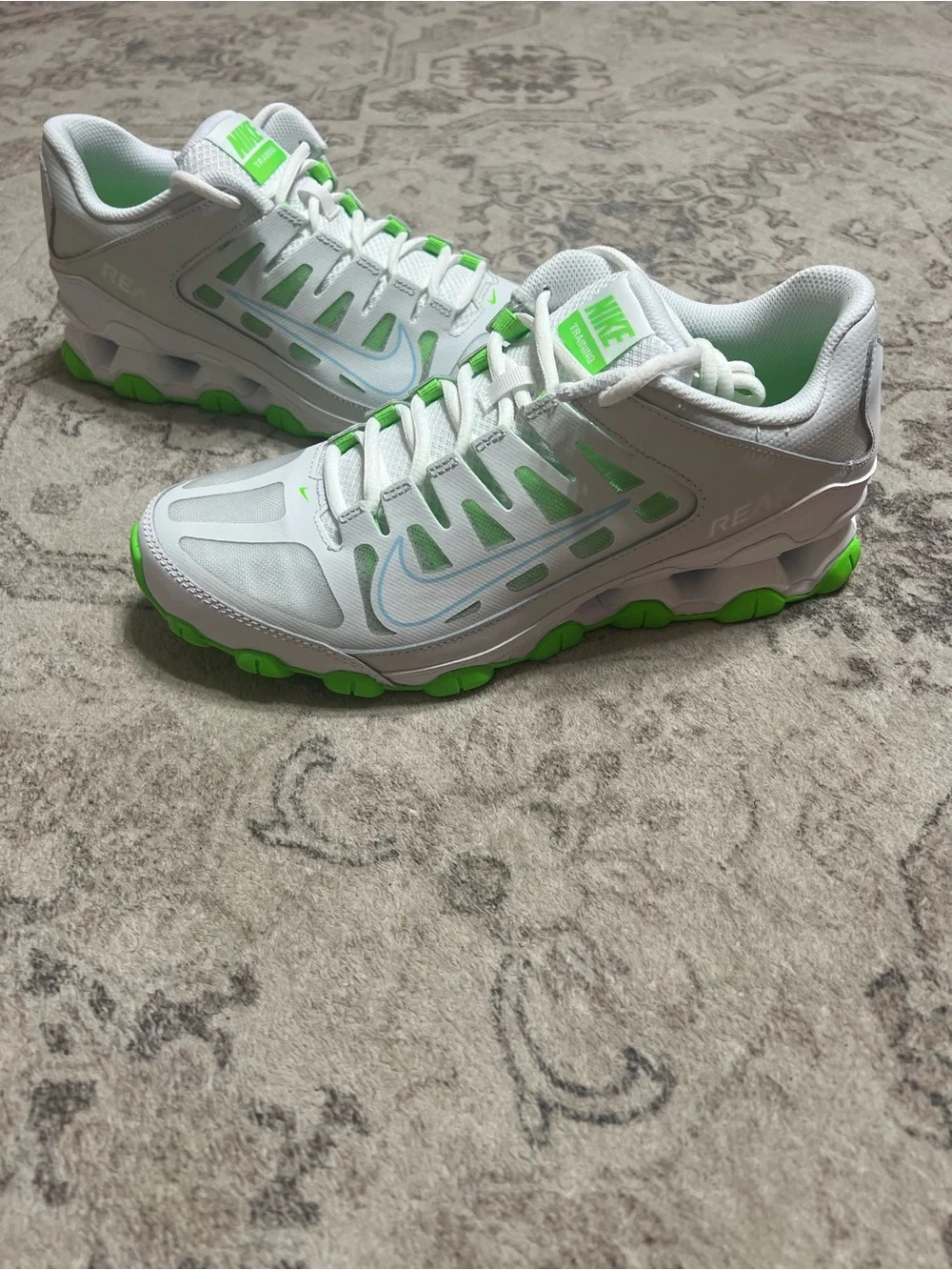 Nike Reax 8 TR workout shoes off white/green strike/glacier blue/white